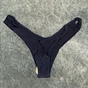 Thong bikini bottoms